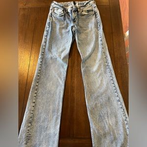 DIVIDED LOW RISE JEANS - size 4